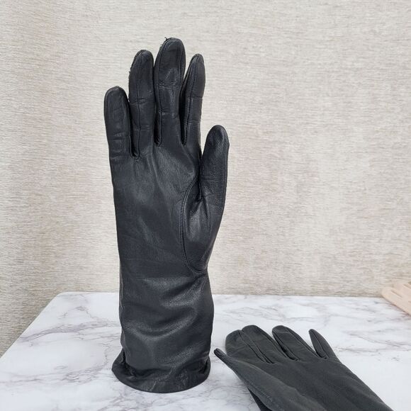 Aris Elegant Black Leather Driving Gloves with Silk Lining - Picture 5 of 12